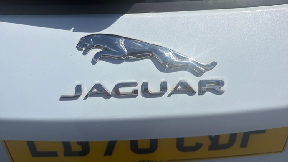 Jaguar F-Pace 2.0d [180] Chequered Flag 5dr Auto AWD Diesel Estate - Image 40