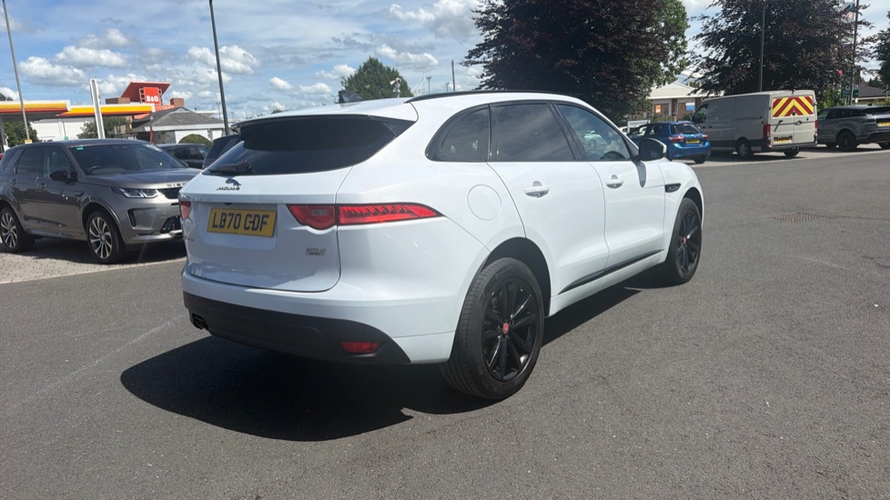 Jaguar F-Pace 2.0d [180] Chequered Flag 5dr Auto AWD Diesel Estate - Image 42