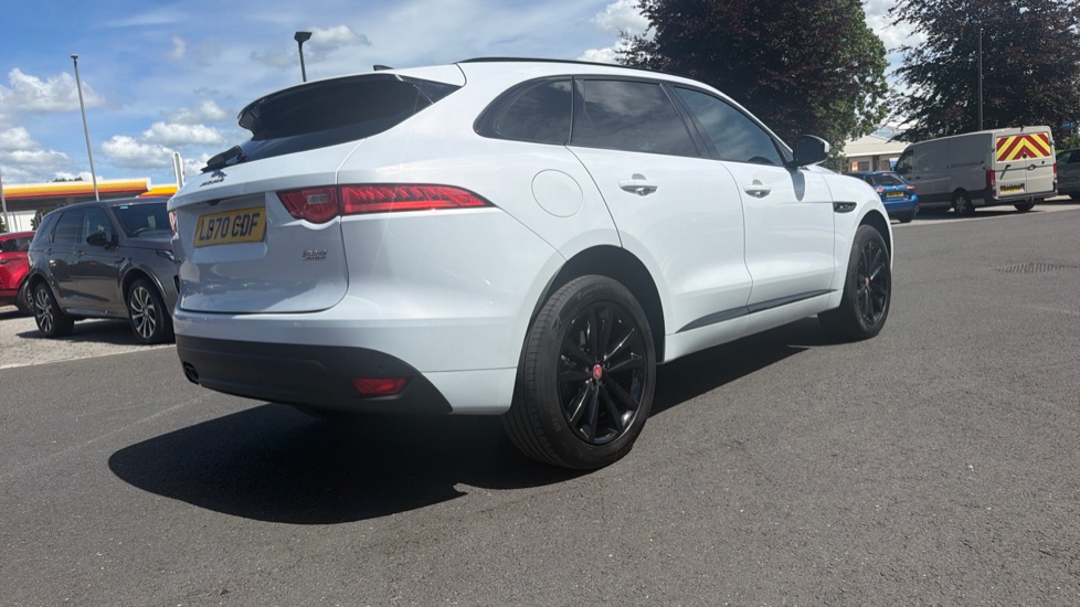 Jaguar F-Pace 2.0d [180] Chequered Flag 5dr Auto AWD Diesel Estate - Image 43