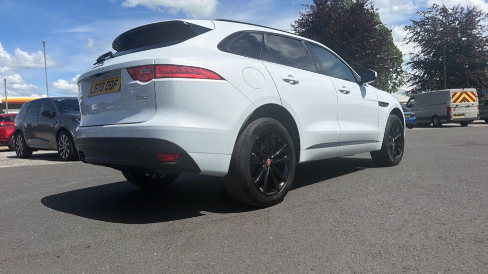 Jaguar F-Pace 2.0d [180] Chequered Flag 5dr Auto AWD Diesel Estate - Image 44