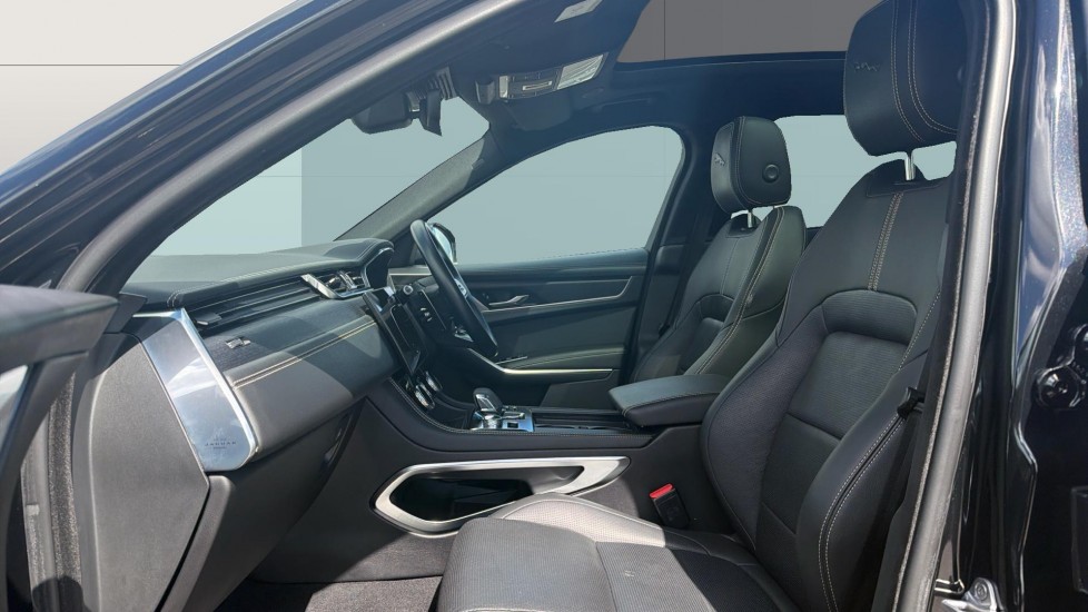 Jaguar F-Pace 2.0 P250 R-Dynamic Black 5dr Auto AWD Petrol Estate - Image 3
