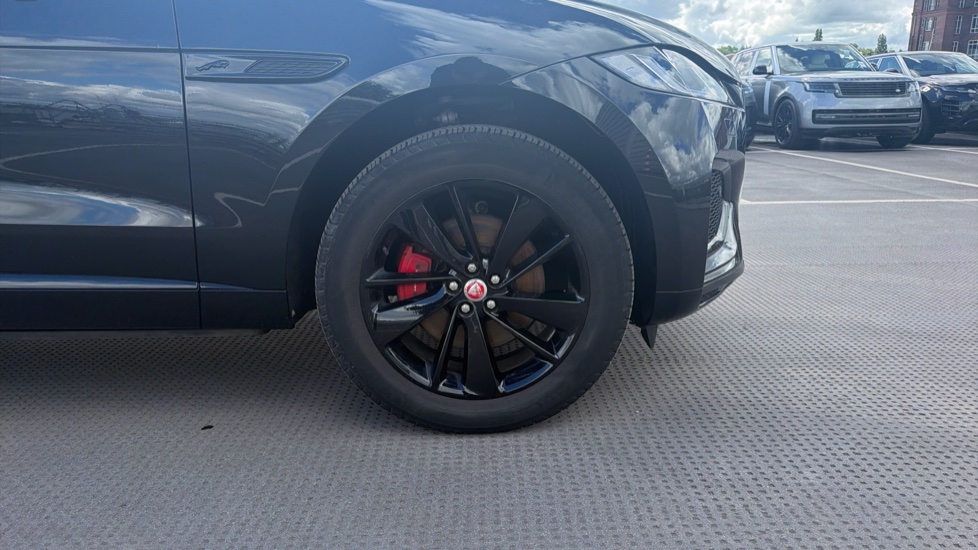Jaguar F-Pace 2.0 P250 R-Dynamic Black 5dr Auto AWD Petrol Estate - Image 8