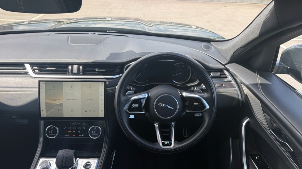 Jaguar F-Pace 2.0 P250 R-Dynamic Black 5dr Auto AWD Petrol Estate - Image 15