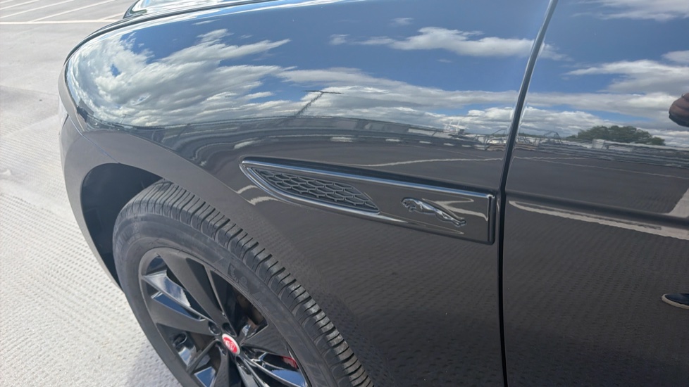 Jaguar F-Pace 2.0 P250 R-Dynamic Black 5dr Auto AWD Petrol Estate - Image 32