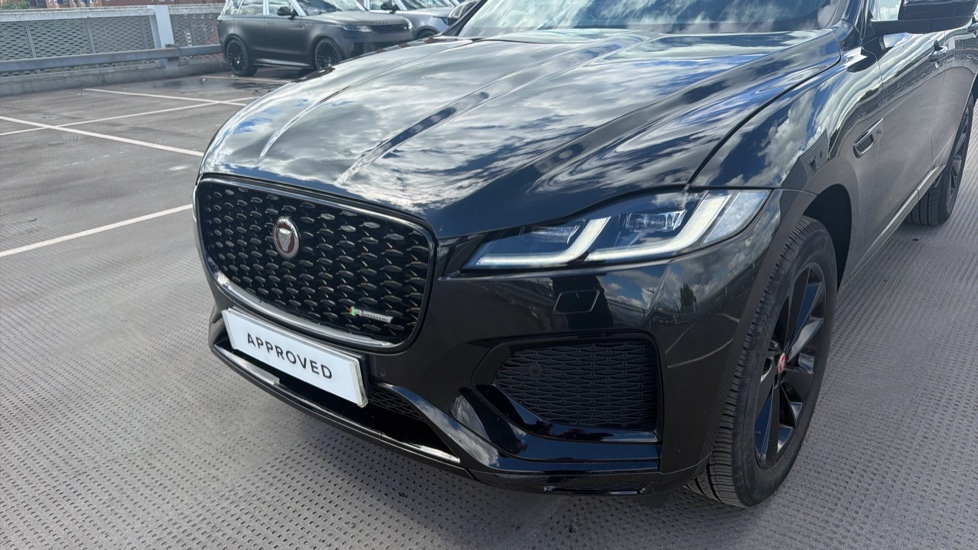 Jaguar F-Pace 2.0 P250 R-Dynamic Black 5dr Auto AWD Petrol Estate - Image 33