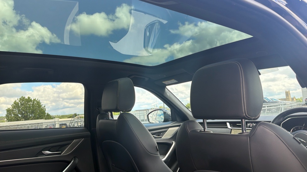 Jaguar F-Pace 2.0 P250 R-Dynamic Black 5dr Auto AWD Petrol Estate - Image 45