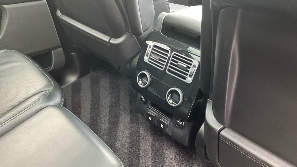 Land Rover Range Rover 2.0 P400e Vogue SE 4dr Auto Estate - Image 18
