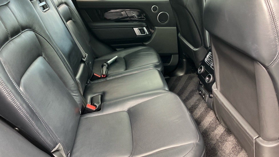 Land Rover Range Rover 2.0 P400e Vogue SE 4dr Auto Estate - Image 30