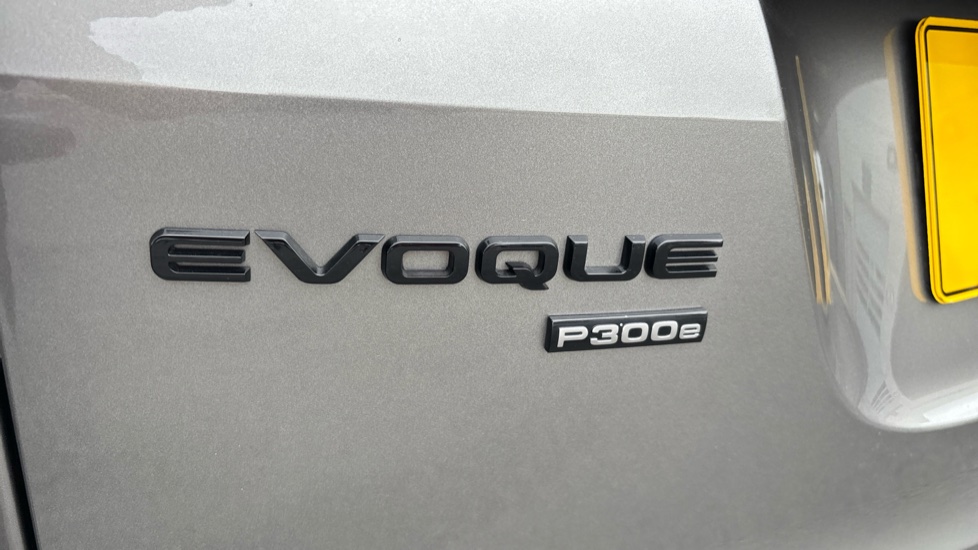 Land Rover Range Rover Evoque 1.5 P300e R-Dynamic HSE 5dr Auto Hatchback - Image 27
