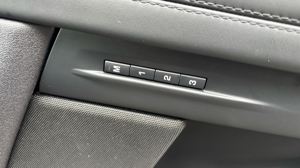 Land Rover Range Rover Evoque 1.5 P300e R-Dynamic HSE 5dr Auto Hatchback - Image 33