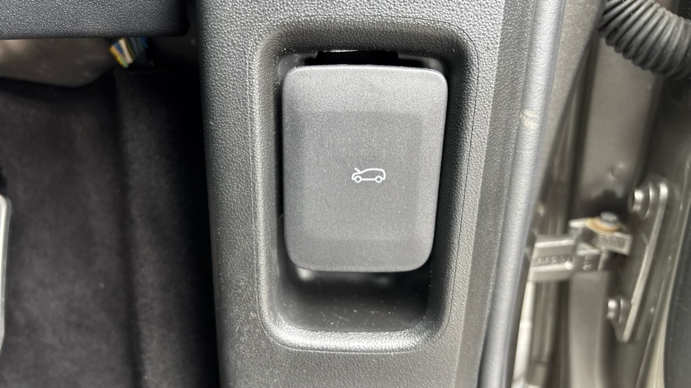 Land Rover Range Rover Evoque 1.5 P300e R-Dynamic HSE 5dr Auto Hatchback - Image 35