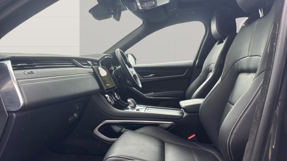 Jaguar F-Pace 2.0 D200 R-Dynamic Black 5dr Auto AWD Diesel Estate - Image 3