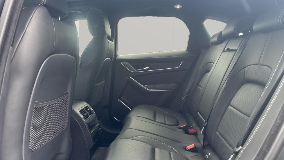Jaguar F-Pace 2.0 D200 R-Dynamic Black 5dr Auto AWD Diesel Estate - Image 4