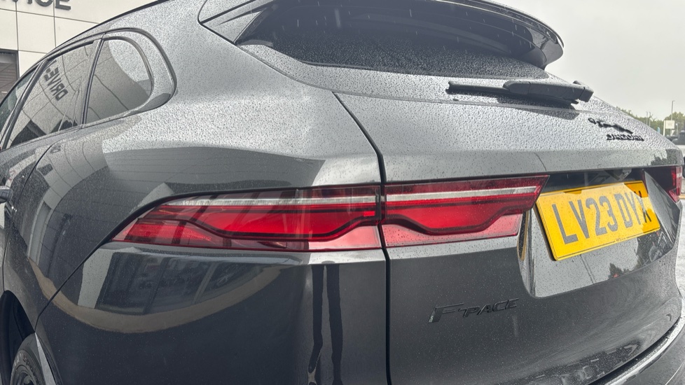 Jaguar F-Pace 2.0 D200 R-Dynamic Black 5dr Auto AWD Diesel Estate - Image 19