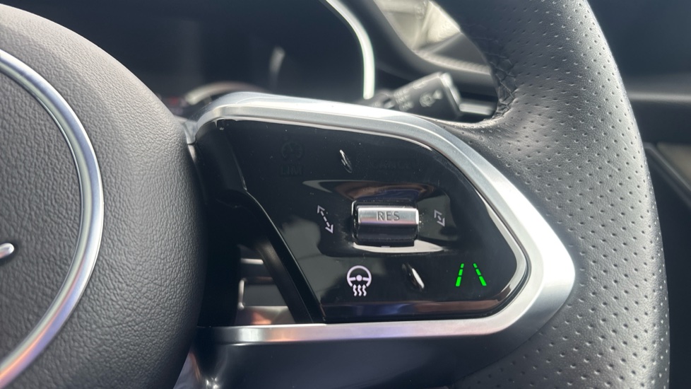 Jaguar F-Pace 2.0 D200 R-Dynamic Black 5dr Auto AWD Diesel Estate - Image 30