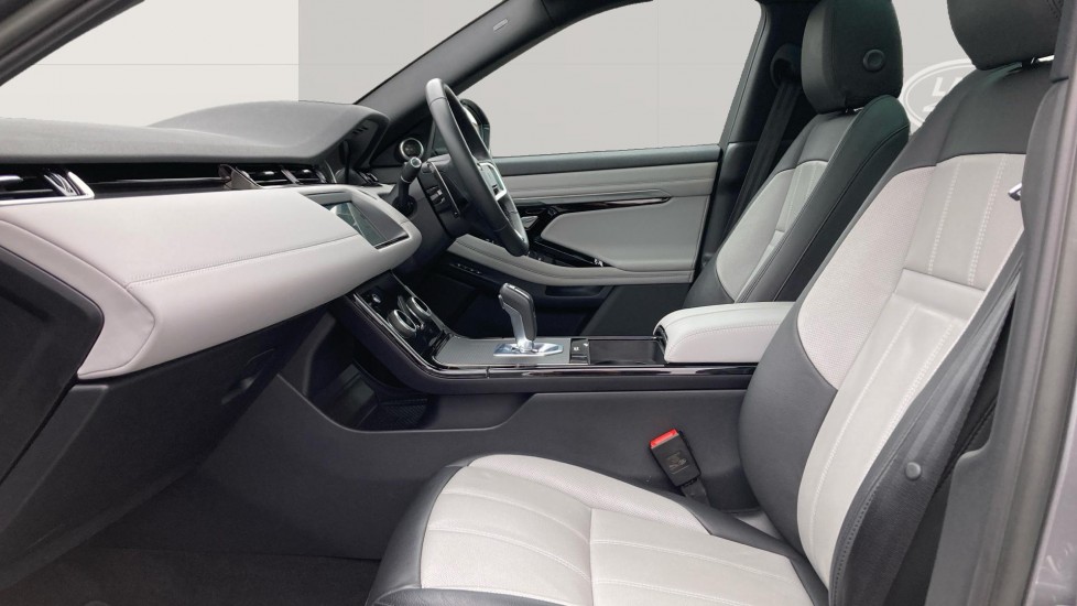 Land Rover Range Rover Evoque 2.0 D200 R-Dynamic SE 5dr Auto Diesel Hatchback - Image 3