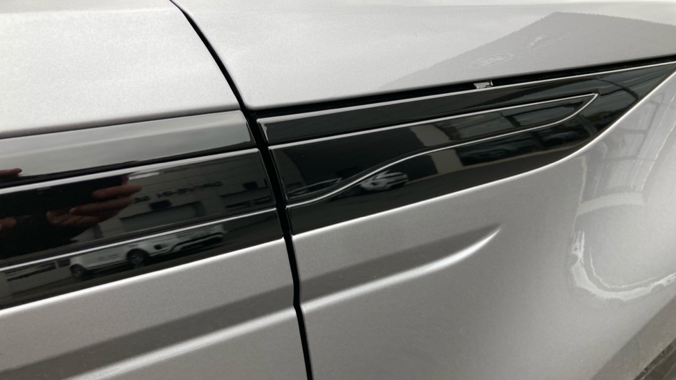 Land Rover Range Rover Evoque 2.0 D200 R-Dynamic SE 5dr Auto Diesel Hatchback - Image 24