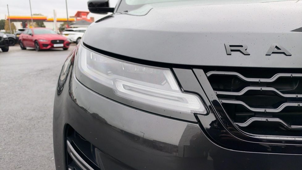 Land Rover Range Rover Evoque 2.0 P250 R-Dynamic SE 5dr Auto Petrol Hatchback - Image 17