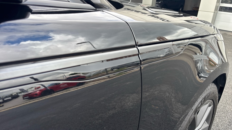 Land Rover Range Rover Velar 2.0 D200 MHEV Dynamic SE 5dr Auto Diesel Estate - Image 20