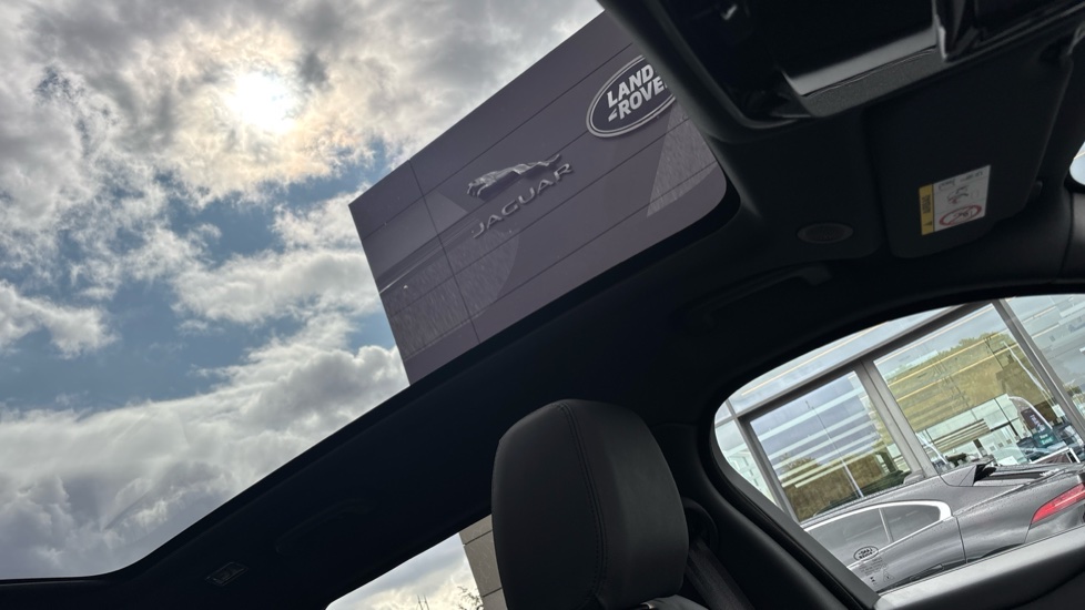 Land Rover Range Rover Velar 2.0 D200 MHEV Dynamic SE 5dr Auto Diesel Estate - Image 21