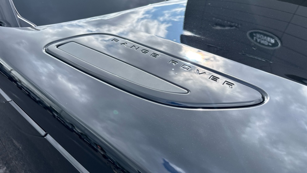 Land Rover Range Rover Velar 2.0 D200 MHEV Dynamic SE 5dr Auto Diesel Estate - Image 22
