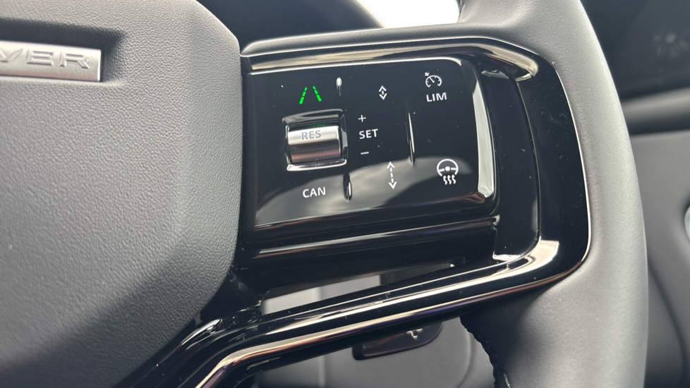 Land Rover Range Rover Velar 2.0 D200 MHEV Dynamic SE 5dr Auto Diesel Estate - Image 30