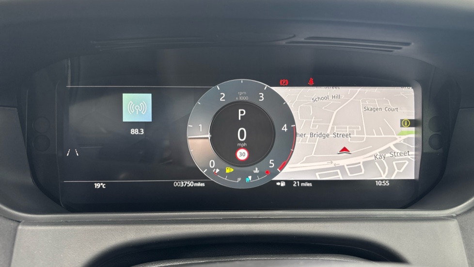 Land Rover Range Rover Velar 2.0 D200 MHEV Dynamic SE 5dr Auto Diesel Estate - Image 34