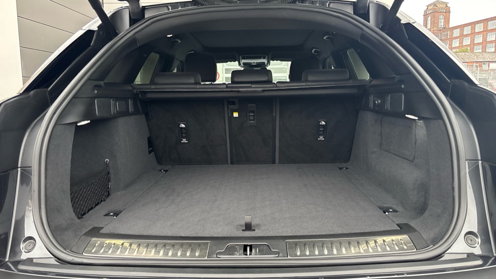 Land Rover Range Rover Velar 2.0 D200 MHEV Dynamic SE 5dr Auto Diesel Estate - Image 10