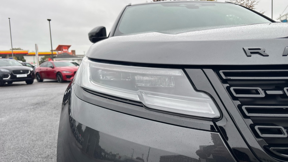 Land Rover Range Rover Velar 2.0 D200 MHEV Dynamic SE 5dr Auto Diesel Estate - Image 17