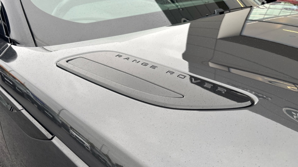 Land Rover Range Rover Velar 2.0 D200 MHEV Dynamic SE 5dr Auto Diesel Estate - Image 23