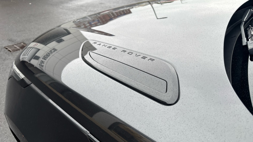 Land Rover Range Rover Velar 2.0 D200 MHEV Dynamic SE 5dr Auto Diesel Estate - Image 24