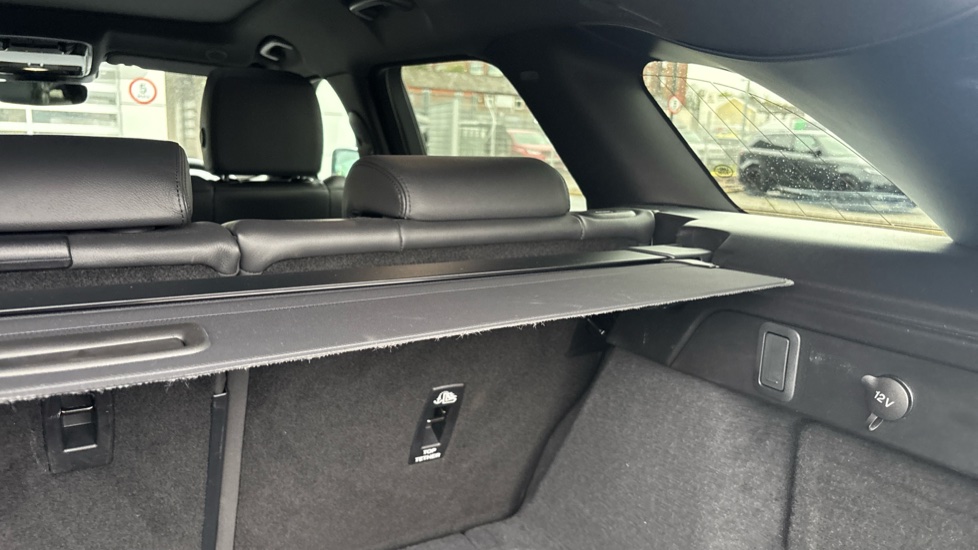 Land Rover Range Rover Velar 2.0 D200 MHEV Dynamic SE 5dr Auto Diesel Estate - Image 29