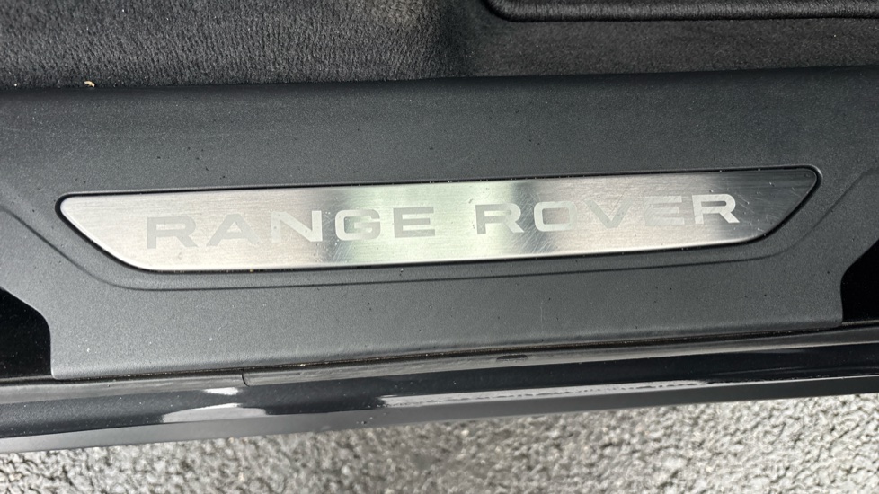 Land Rover Range Rover Velar 2.0 D200 MHEV Dynamic SE 5dr Auto Diesel Estate - Image 34