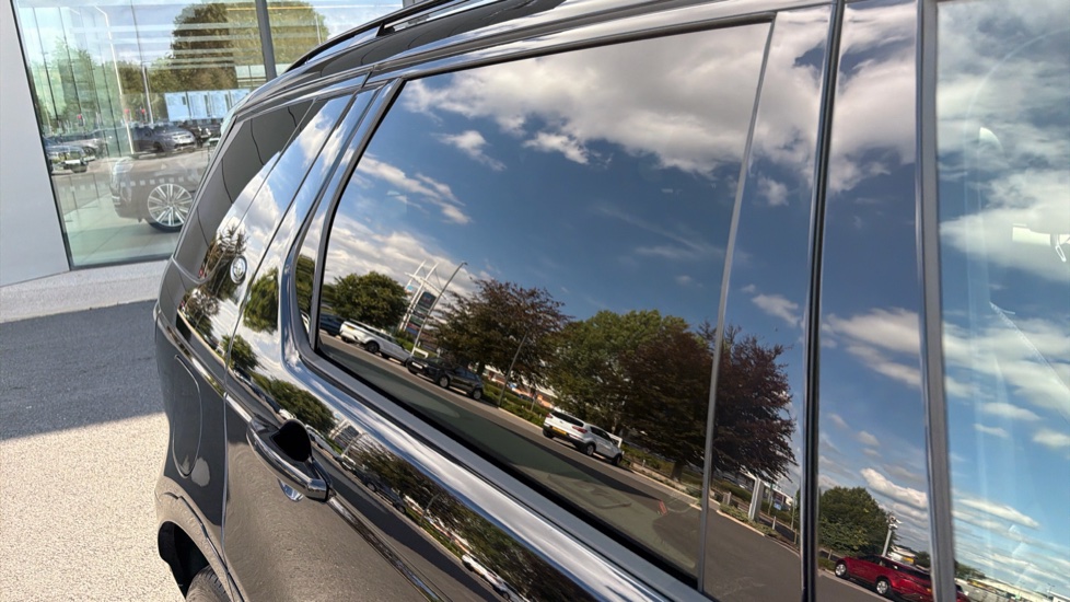 Land Rover Discovery Sport 2.0 D200 Landmark 5dr Auto [5 Seat] Diesel Station Wagon - Image 36