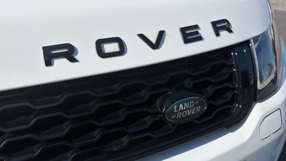 Land Rover Range Rover Evoque Convertible 2.0 TD4 HSE Dynamic 2dr Auto Diesel Convertible - Image 25