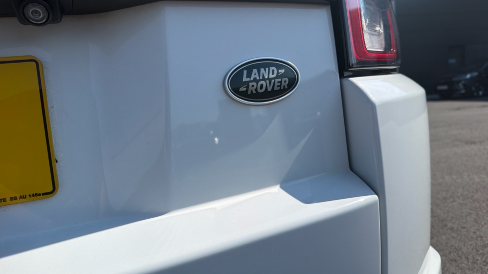 Land Rover Range Rover Evoque Convertible 2.0 TD4 HSE Dynamic 2dr Auto Diesel Convertible - Image 37