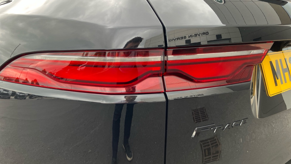 Jaguar F-Pace 2.0 D200 R-Dynamic S 5dr Auto AWD Diesel Estate - Image 19