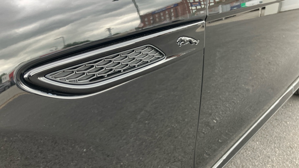 Jaguar F-Pace 2.0 D200 R-Dynamic S 5dr Auto AWD Diesel Estate - Image 30