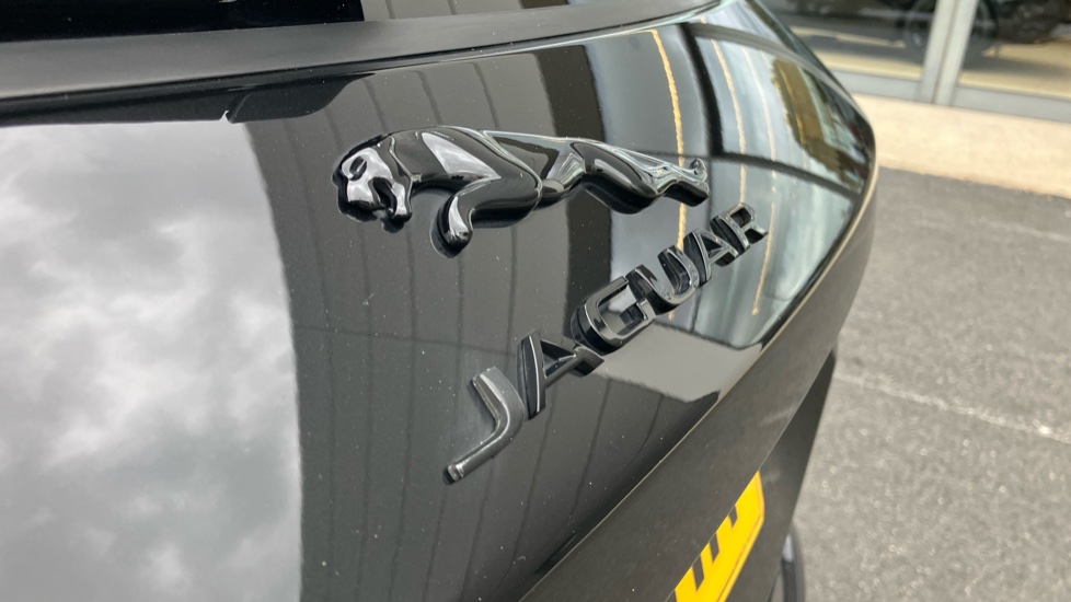 Jaguar F-Pace 2.0 D200 R-Dynamic S 5dr Auto AWD Diesel Estate - Image 33