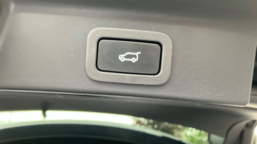 Jaguar F-Pace 2.0 D200 R-Dynamic S 5dr Auto AWD Diesel Estate - Image 35