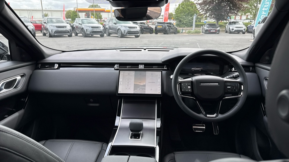 Land Rover Range Rover Velar 2.0 D200 MHEV Dynamic SE 5dr Auto Diesel Estate - Image 9