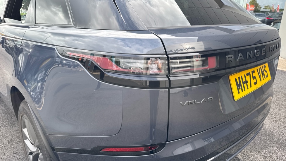 Land Rover Range Rover Velar 2.0 D200 MHEV Dynamic SE 5dr Auto Diesel Estate - Image 19