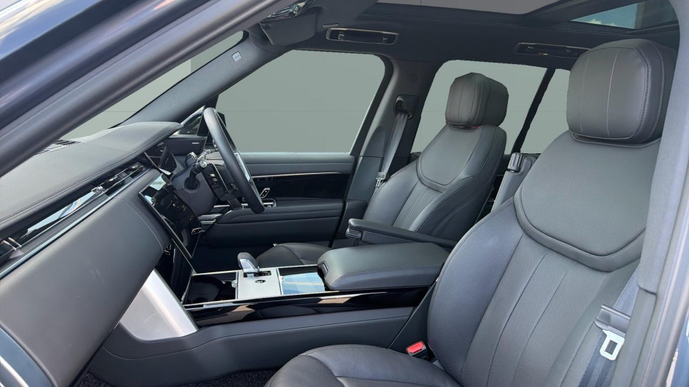 Land Rover Range Rover 3.0 D300 SE 4dr Auto Diesel Estate - Image 3