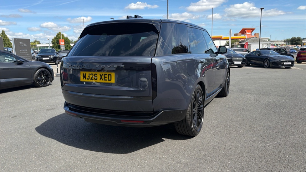 Land Rover Range Rover 3.0 D300 SE 4dr Auto Diesel Estate - Image 22