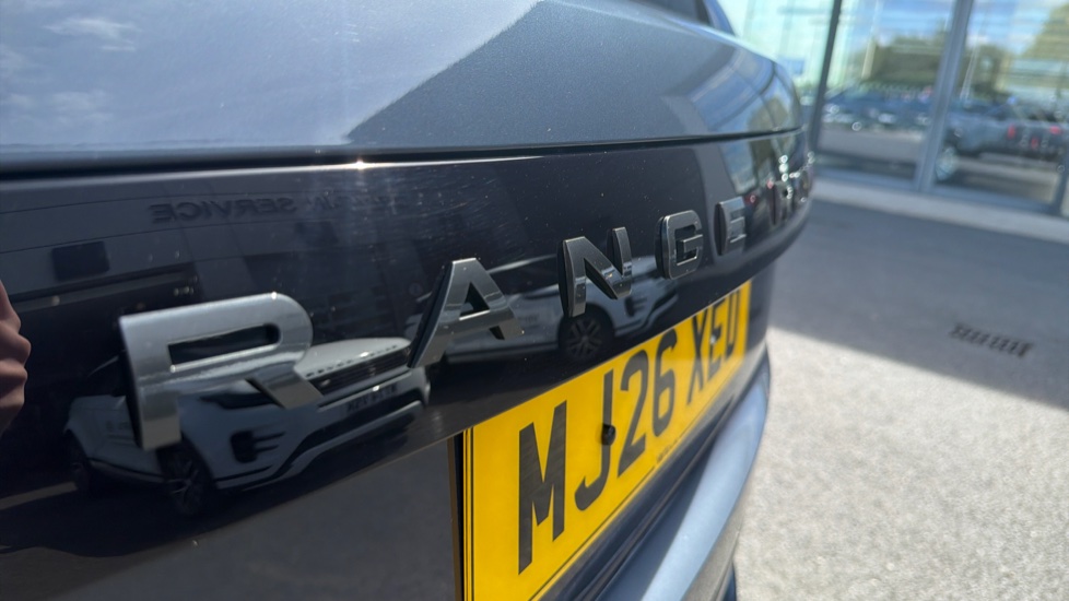 Land Rover Range Rover 3.0 D300 SE 4dr Auto Diesel Estate - Image 24