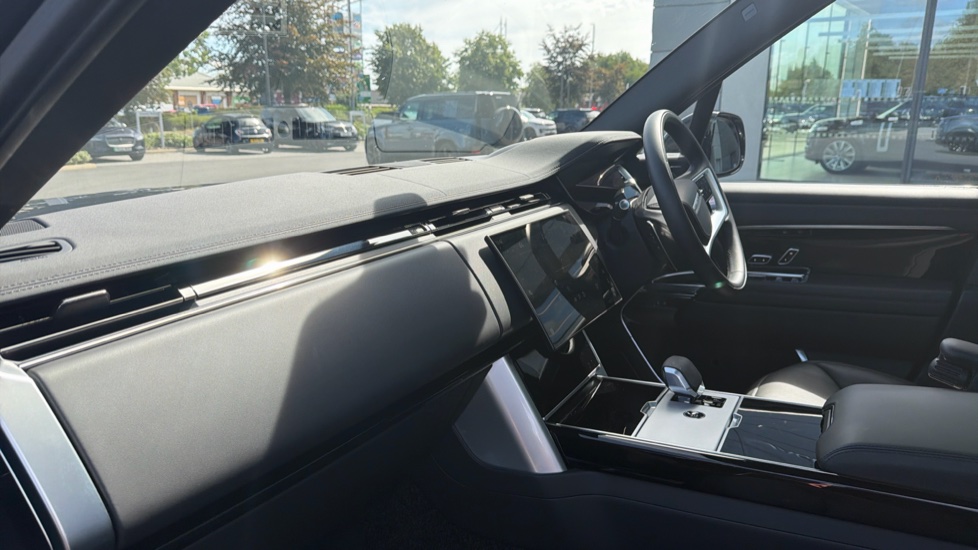Land Rover Range Rover 3.0 D300 SE 4dr Auto Diesel Estate - Image 35