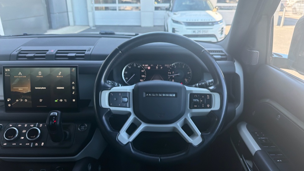 Land Rover Defender 3.0 D250 X-Dynamic HSE 110 5dr Auto Diesel Estate - Image 15