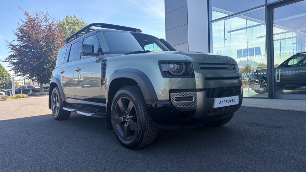 Land Rover Defender 3.0 D250 X-Dynamic HSE 110 5dr Auto Diesel Estate - Image 27