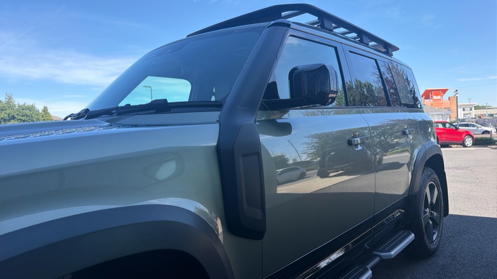Land Rover Defender 3.0 D250 X-Dynamic HSE 110 5dr Auto Diesel Estate - Image 32