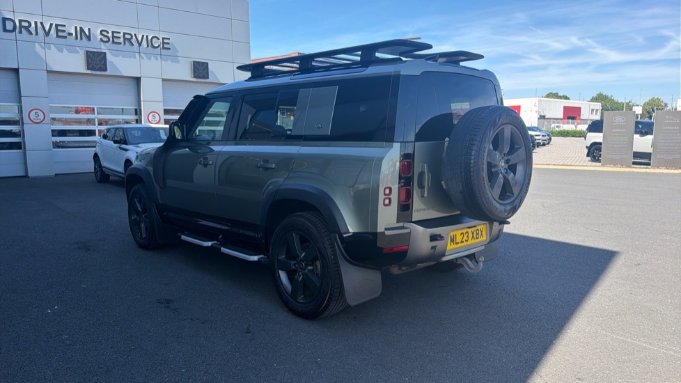 Land Rover Defender 3.0 D250 X-Dynamic HSE 110 5dr Auto Diesel Estate - Image 41